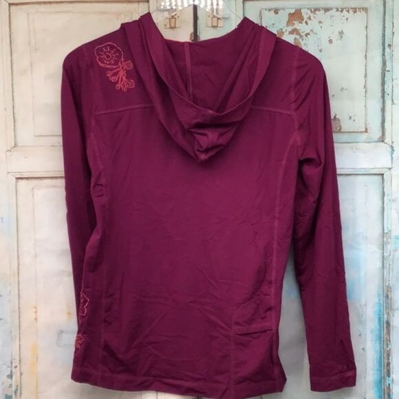 L.L. Bean Woman’s Athletics Shirt XS Emboirderd hoodie Pink Polyester Spandex - Picture 4 of 12